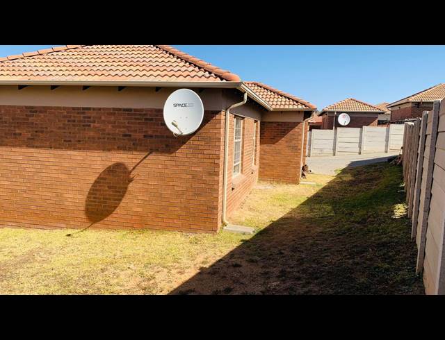 3 BEDROOM HOUSE FOR SALE IN THATCH HILL ESTATE